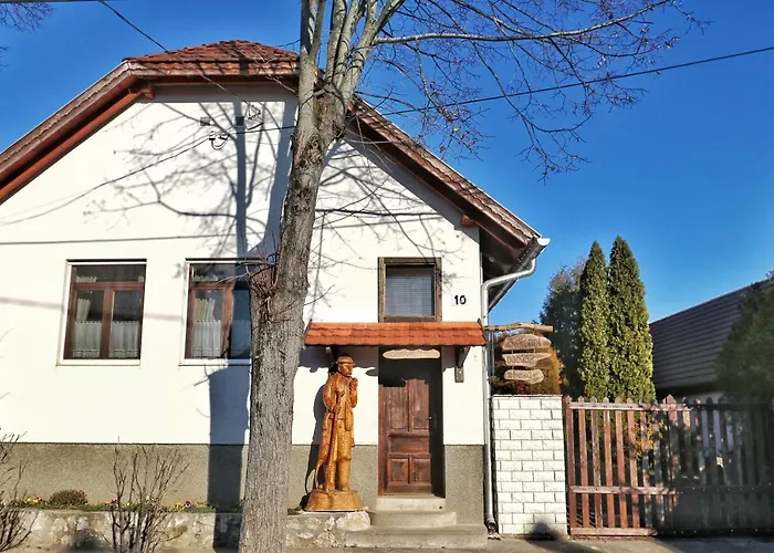 Bakonyi Vadasz Haza بيت للعطل *