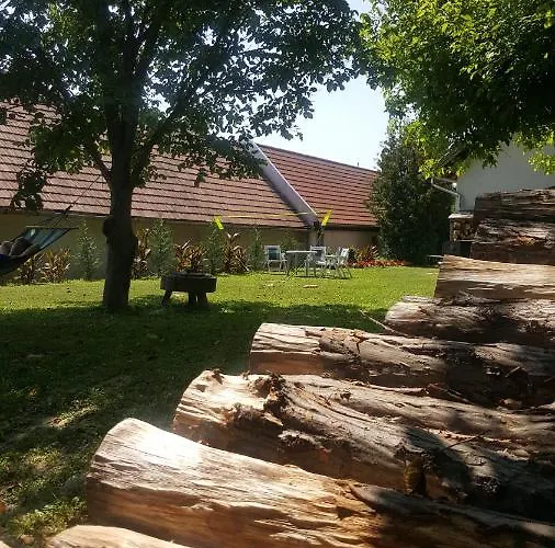Casa de Férias Bakonyi Vadász Háza